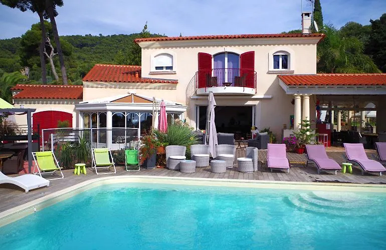 B&B Val D'azur Carqueiranne 3*,