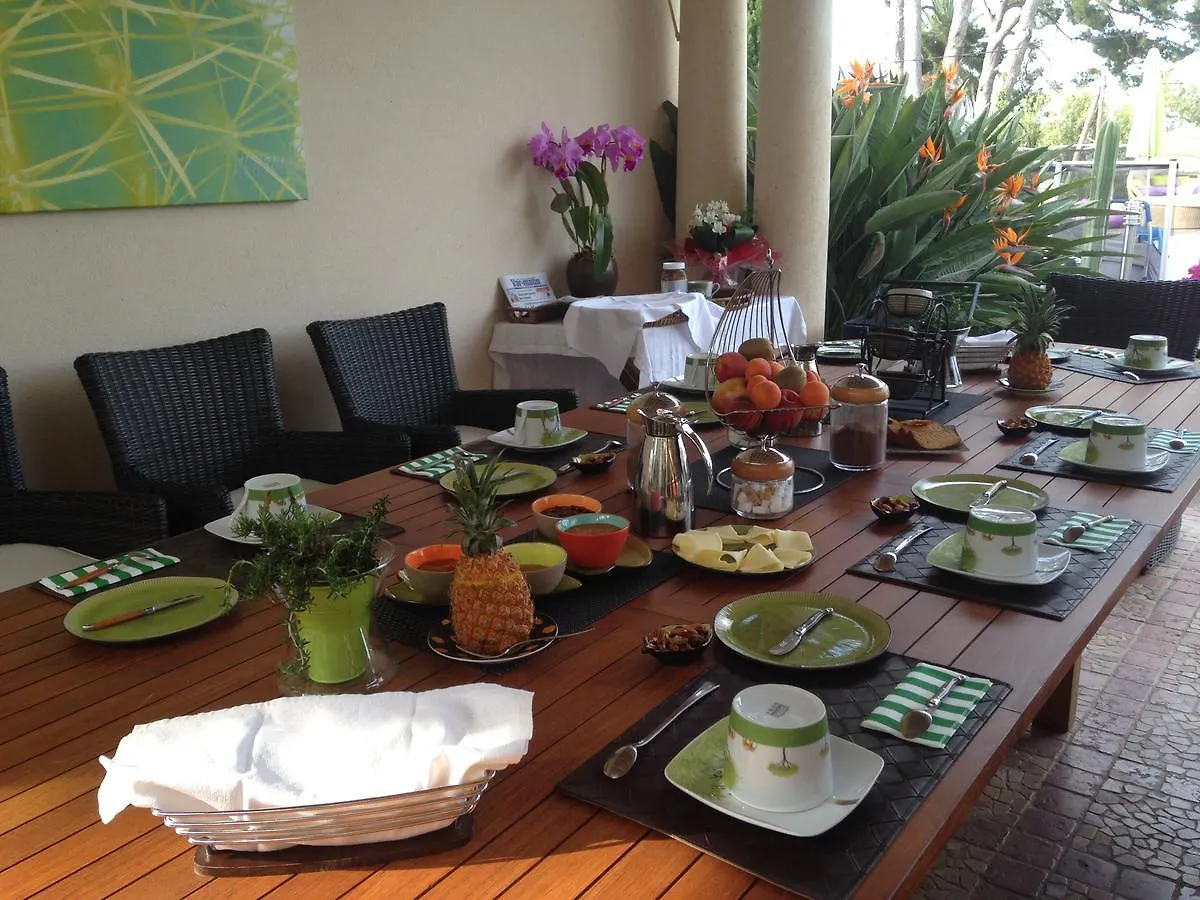 B&B Val D'azur Carqueiranne 3*,