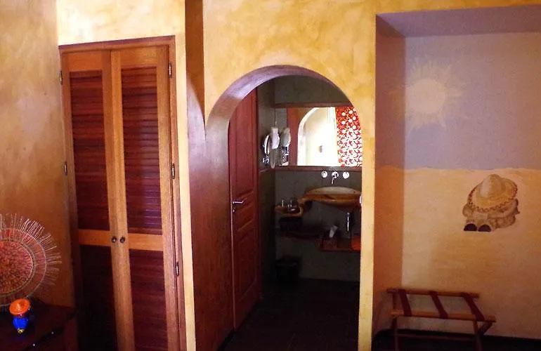 B&B Val D'Azur Carqueiranne 3*,